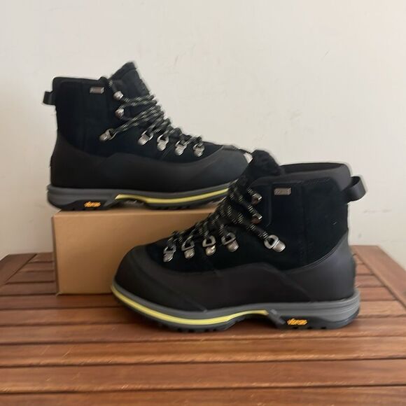 UGG Brecken Waterproof Lace-Up Boots Black USA Women Size 7/UK 5/EU 38(MSRP$220) - Picture 2 of 10